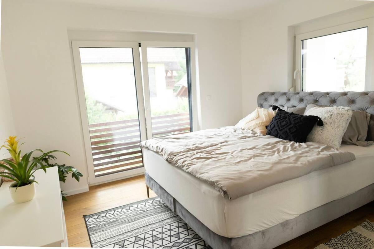 Aura Apartments Zirovnica Εξωτερικό φωτογραφία