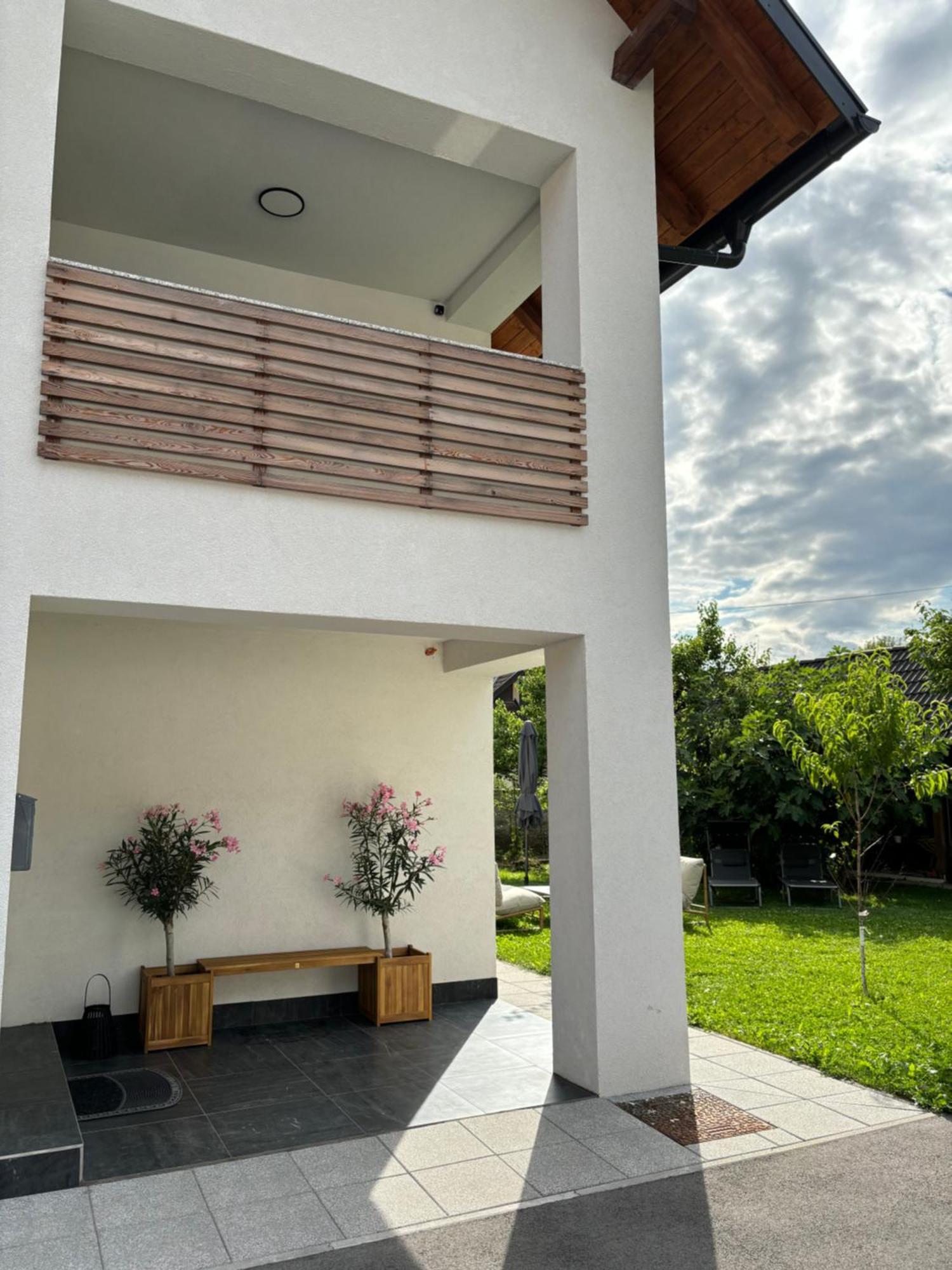 Aura Apartments Zirovnica Εξωτερικό φωτογραφία