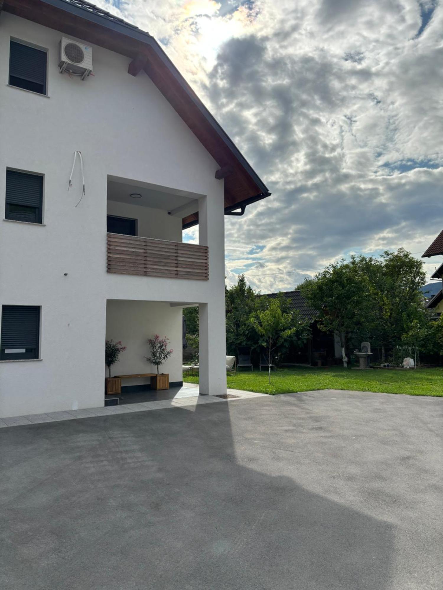 Aura Apartments Zirovnica Εξωτερικό φωτογραφία